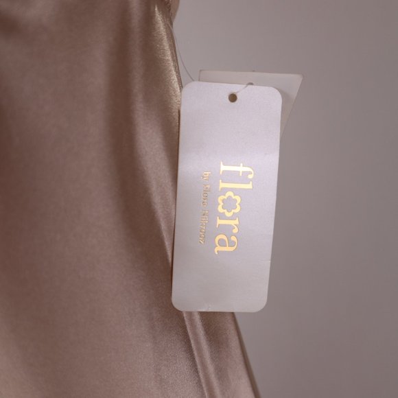 ❄ NWT Flora Nikrooz Taupe Silver Satin Lace Bridal Nightgown Lingerie Negligee S - Picture 11 of 12